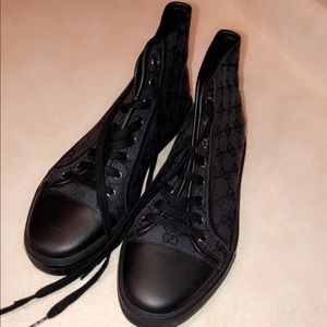 Men's **authentic** Gucci gym shoes 7.5